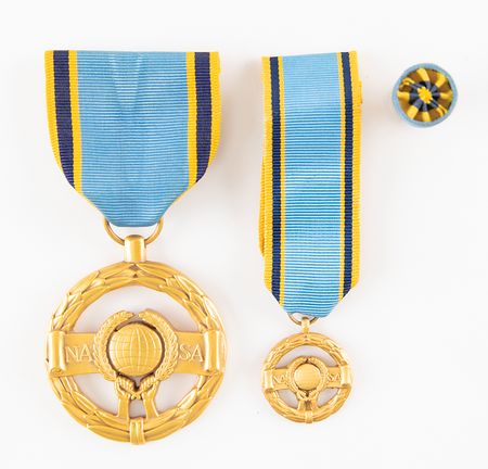 Lot #7229 Jim McDivitt's NASA Exceptional Service Medal - Image 1