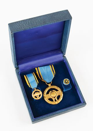 Lot #7229 Jim McDivitt's NASA Exceptional Service Medal - Image 2
