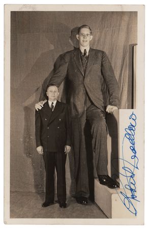 Lot #711 Robert Wadlow Signed Photograph - Image 1