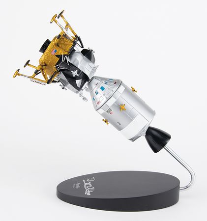 Lot #333 Buzz Aldrin Signed Model - Image 3