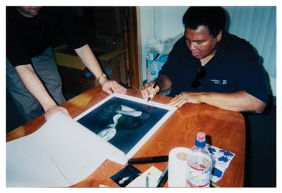 Lot #1796 Muhammad Ali Signed Oversized Photograph by John Stewart - Image 4
