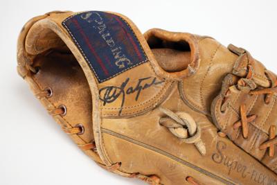 Lot #2020 Carl Yastrzemski Signed Baseball Glove - Image 2