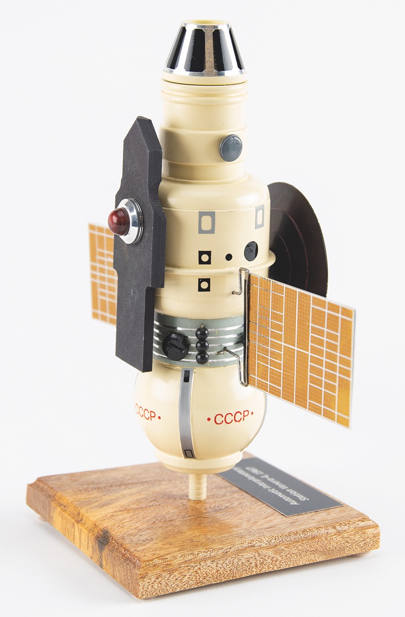 Lot #96 Venera 4 Model - Image 4