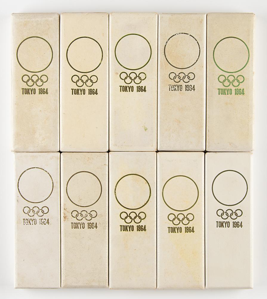 オリエンテーリング バッジ Tokyo 1964 Summer Olympics (10) Badges | RR Auction