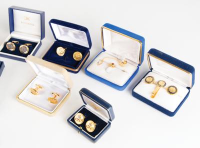 Lot #6385 Olympic Buttons, Tie Clips, and Cufflinks Collection (60+) - From the Collection of IOC Member James Worrall - Image 5