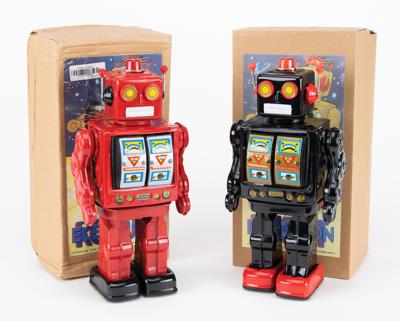 Lot #841 Vintage Toy Robots (53) from the Collection of Andres Serrano: Over 50 toy robots from the collection of renowned camera artist Andres Serrano - Image 32