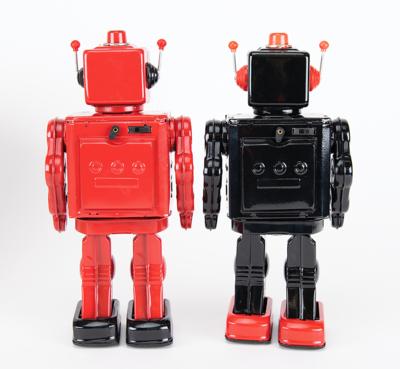 Lot #841 Vintage Toy Robots (53) from the Collection of Andres Serrano: Over 50 toy robots from the collection of renowned camera artist Andres Serrano - Image 34