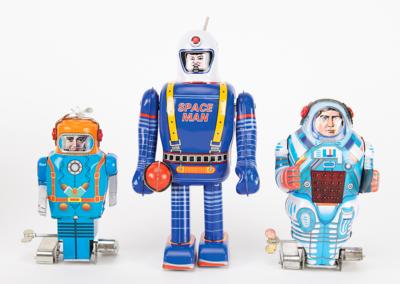 Lot #841 Vintage Toy Robots (53) from the Collection of Andres Serrano: Over 50 toy robots from the collection of renowned camera artist Andres Serrano - Image 63