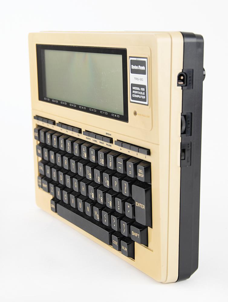 その他ノートPC本体 TRS-80 MODEL 100 (PC-8201) TRS-80 Model 100 - Wikipedia