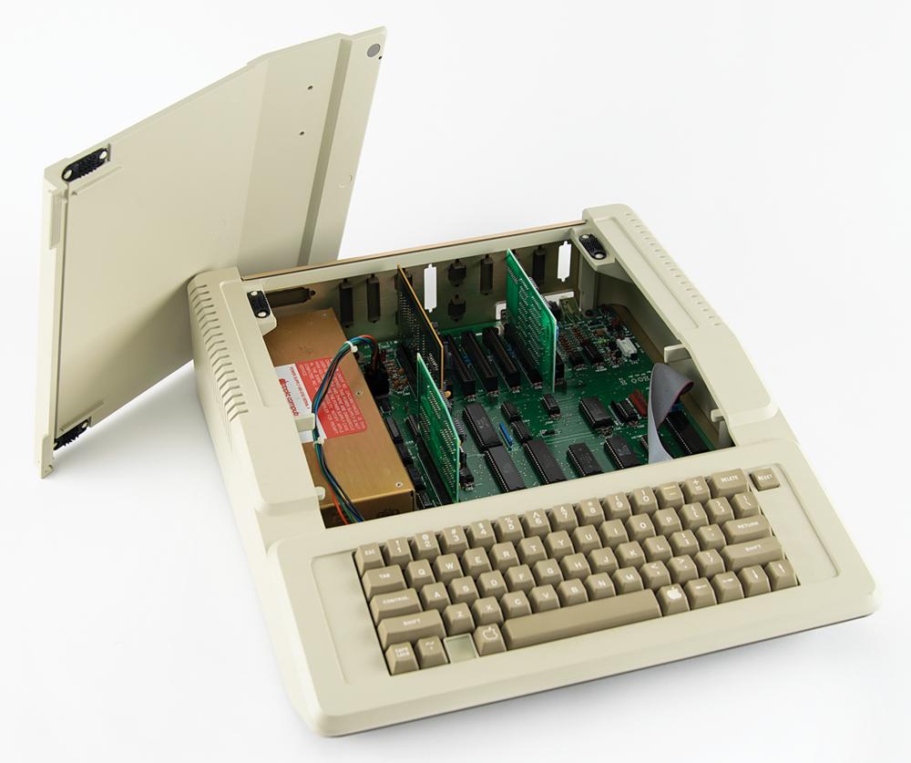 Apple IIe Computer(Model A2S2064) with Apple III Monitor