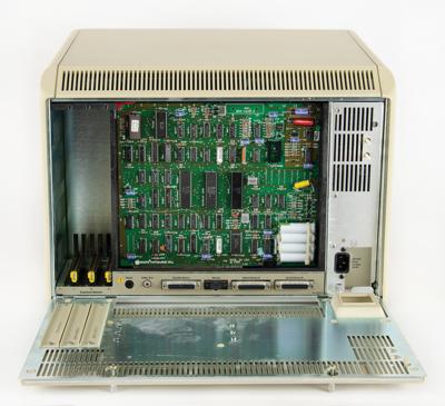 Lot #8013 Del Yocam's Apple Lisa with Twiggy Drives and Original Boxes - Image 10