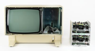 Lot #8013 Del Yocam's Apple Lisa with Twiggy Drives and Original Boxes - Image 2