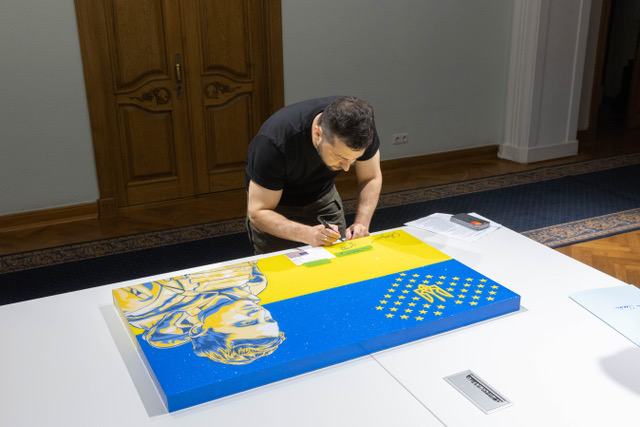 Lot #115 Volodymyr Zelenskyy Signed Original Painting by Oleg Jones - Image 6