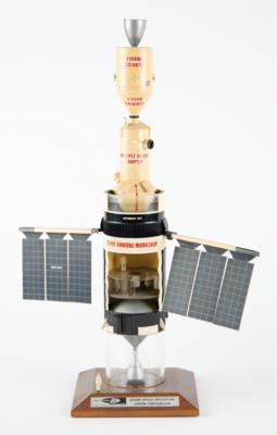 Lot #9874 Saturn Apollo Applications Cluster Model - Image 1