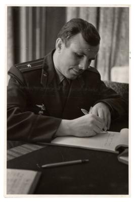 Lot #9911 Yuri Gagarin Signed Photograph - Image 2