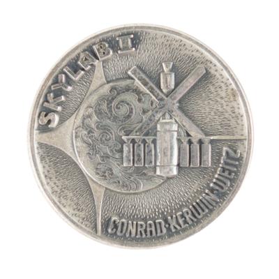 Lot #9713 Ed Gibson's Skylab 2 Robbins Medallion - Image 1