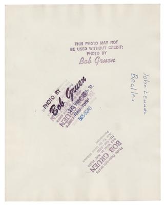 Lot #3032 John Lennon and Yoko Ono Original Photograph by Bob Gruen - Image 2