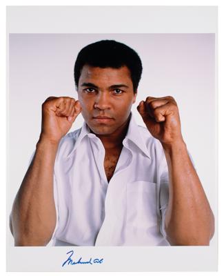Lot #637 Muhammad Ali Signed Oversized Photograph by John Stewart - Image 1