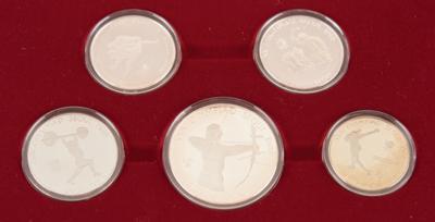 Lot #4150 Seoul 1988 Summer Olympics Lot: Participation Medal, Coin Set, and Tie Clip and Cufflinks - Image 4