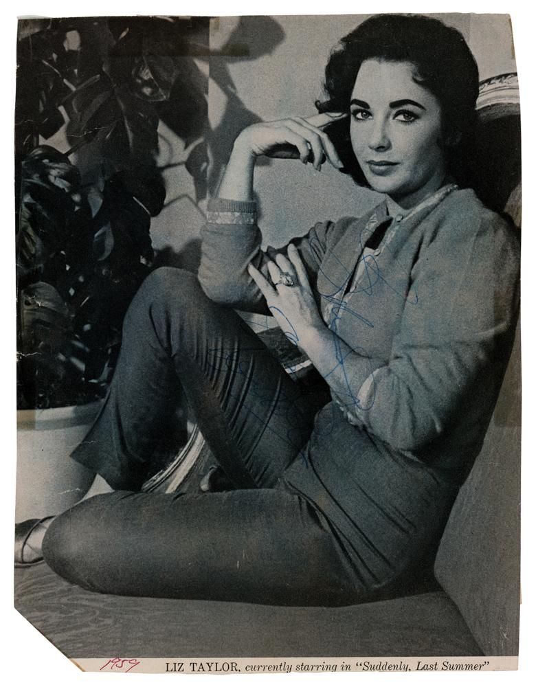 Elizabeth Taylor　直筆サインと白黒ポートレート写真 Elizabeth Taylor Autograph Studio Photograph