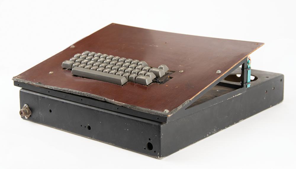 Apple-1 Computer (Fully Operational, in Handmade Case with