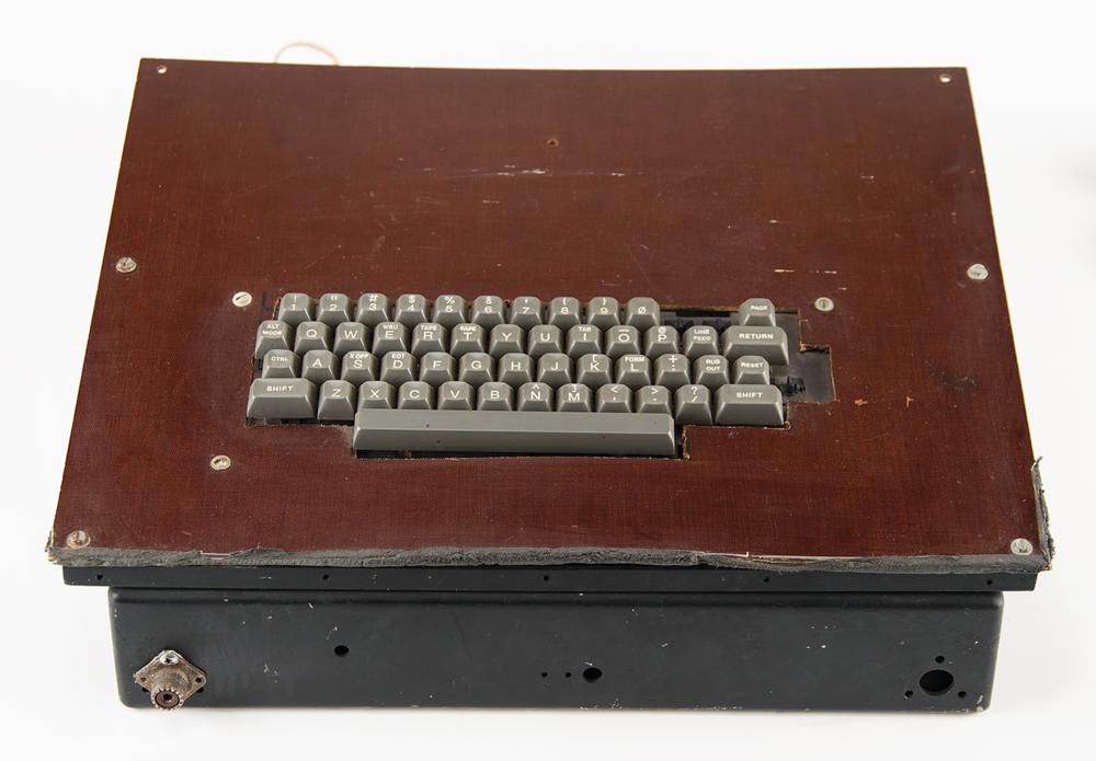 Apple-1 Computer (Fully Operational, in Handmade Case with