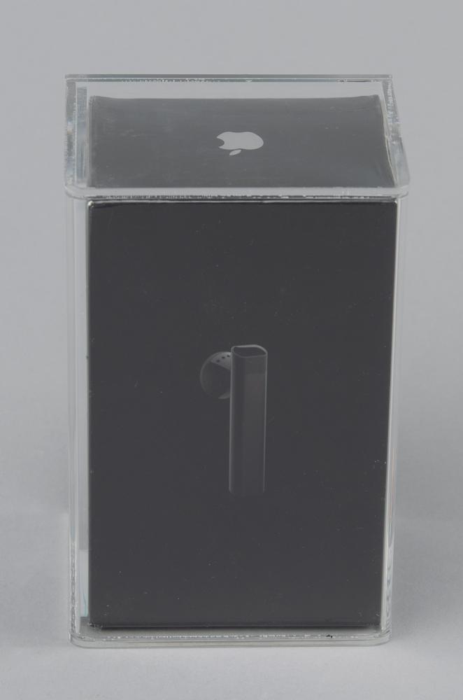 Apple iPhone Bluetooth Headset (First Generation, Sealed) RR Auction