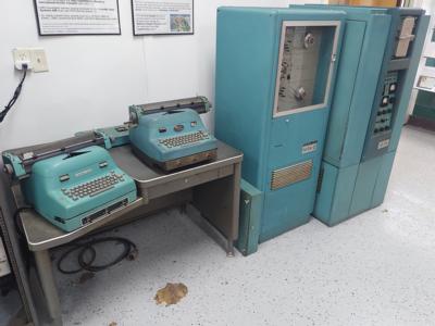 Lot #5051 Bendix G-15, the First Mini-Computer (the third built in 1956) - Image 2