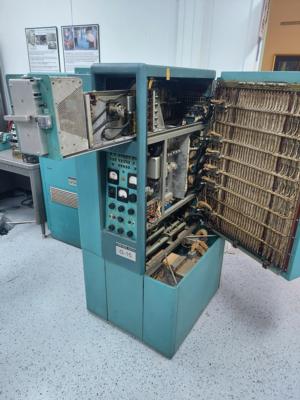 Lot #5051 Bendix G-15, the First Mini-Computer (the third built in 1956) - Image 7