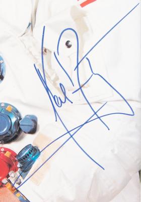 Lot #7099 Neil Armstrong Signed Photograph - Image 2