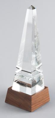 Lot #7101 Neil Armstrong's 1988 NFL Alumni 'Old Hero Award' - Image 3