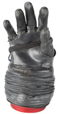 Lot #7156 Edgar Mitchell Apollo Intravehicular Glove (A7LB) by ILC Dover - Image 2