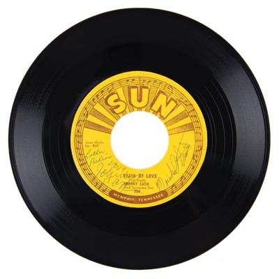 Lot #9133 Johnny Cash and the Tennessee Two Multi-Signed 45 RPM Single Record for 'There You Go / Train of Love' (Sun Records) - Image 2