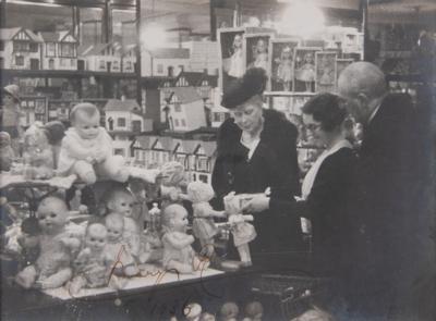 Lot #146 Queen Mary of Teck Signed Photograph - Image 1