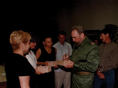 Lot #2218 Fidel Castro Signed Cigar Box - Image 3
