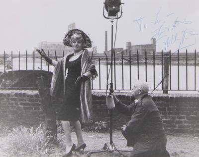 Lot #424 Beatles Signatures (1964) - obtained on the set of A Hard Day's Night - Image 2