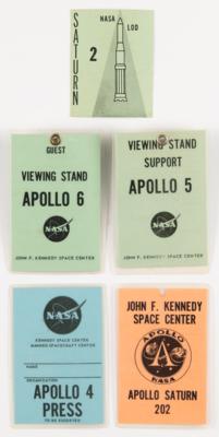Lot #301 Apollo-Saturn Unmanned Launch Badges (5) Group Lot - Image 1