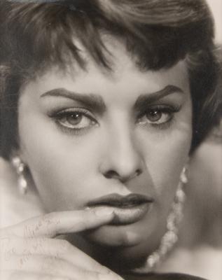 Lot #480 Sophia Loren Signed Oversized Photograph - Image 1