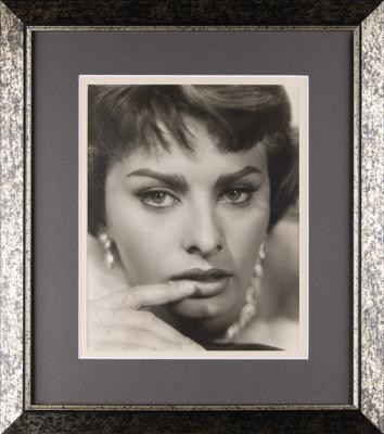 Lot #480 Sophia Loren Signed Oversized Photograph - Image 2