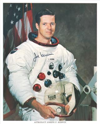 Lot #490 Joe Kerwin Signed Photograph - Image 1