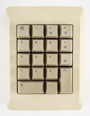 Lot #3020 Apple M0120P Numeric Keypad with Box - Image 1