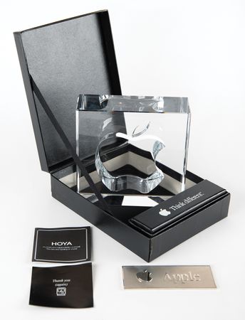 Lot #3133 Apple 20th Anniversary Award