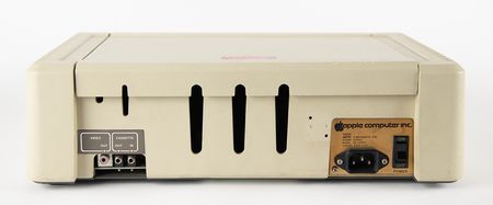 Lot #3006 Apple II EuroPlus Computer with Disk II Floppy Disk Drive (Made in Ireland) - Image 3