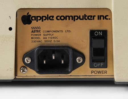 Lot #3006 Apple II EuroPlus Computer with Disk II Floppy Disk Drive (Made in Ireland) - Image 5