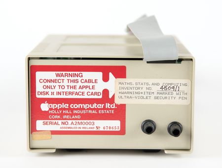 Lot #3006 Apple II EuroPlus Computer with Disk II Floppy Disk Drive (Made in Ireland) - Image 9