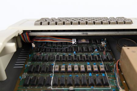 Apple　II　5インチソフト　ランクB)Auto Duel [海外版] 12-The Apple II Abroad / Clones