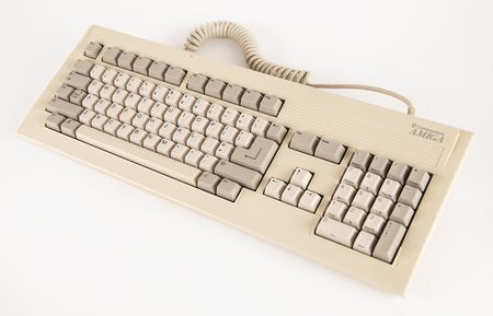 Lot #3152 Commodore Amiga 2000 with Keyboard, Mouse, and Software - Image 5