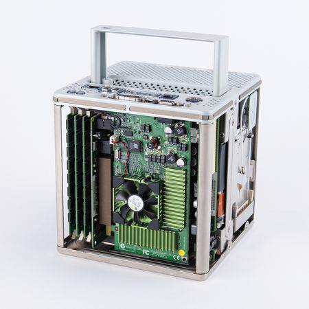 Power Mac G4 Cube + Studio Display + 電源 Powering my G4 Cube and Studio Display via USB-C (details in