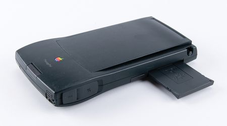 Lot #3035 Apple Newton MessagePad 110 (with Box) - Image 4