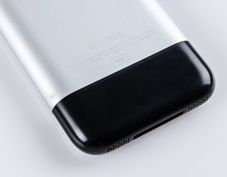 Lot #3049 Apple iPhone - Rare 4GB Model (First Generation) - Image 4